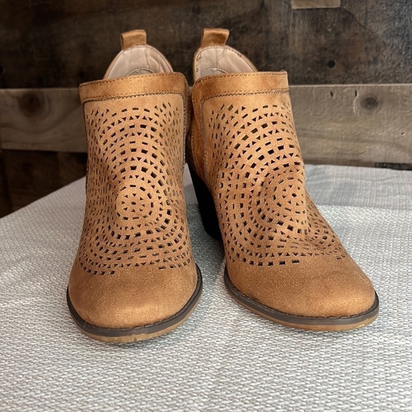 Verali Felix Ankle Caramel Laser Cut Ankle Boot Size 8 (EU 39) - Picture 2 of 7